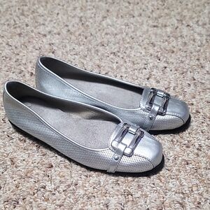 Woman's Aerosoles Slide On Buckle Silver Flats